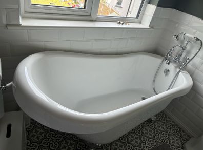 free standing bath with taps and and hose