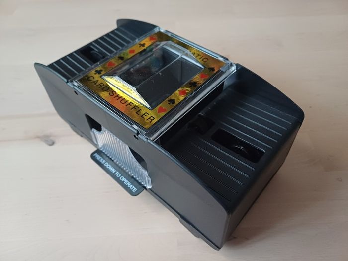 Electronic Card Shuffler for Standard Deck of Cards Casino Poker Blackjack NEW