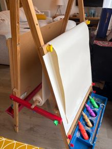 Melissa and Doug kids easel