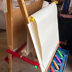 Melissa and Doug kids easel