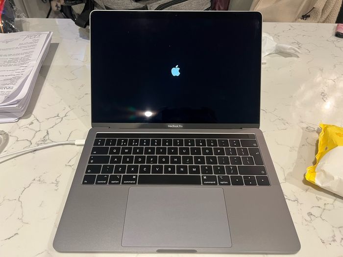 Macbook Pro 2019 Touchbar and accessories - Great condition