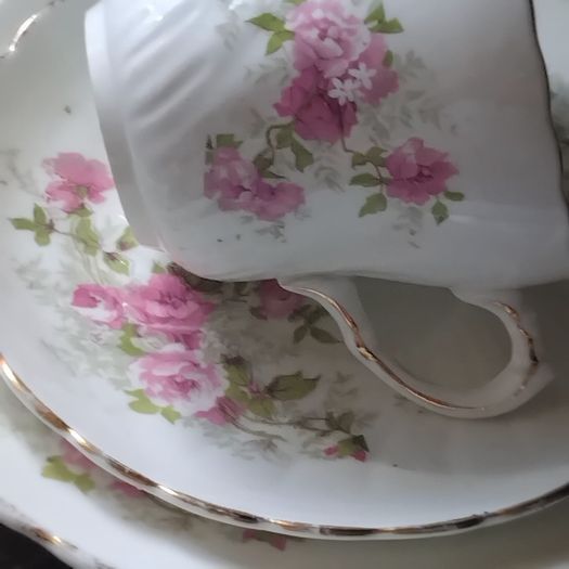 28piece Vintage Tea Set