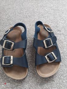 boy's sandals. UK 12