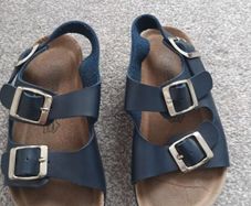 boy's sandals. UK 12