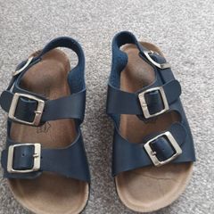 boy's sandals. UK 12
