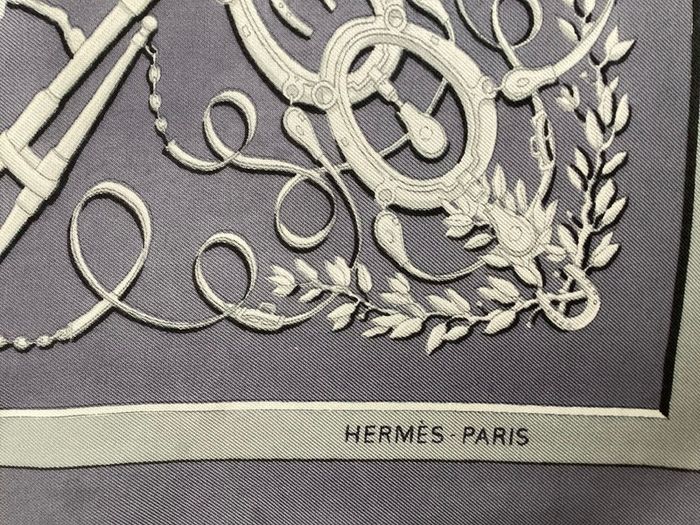 Hermes silk 90