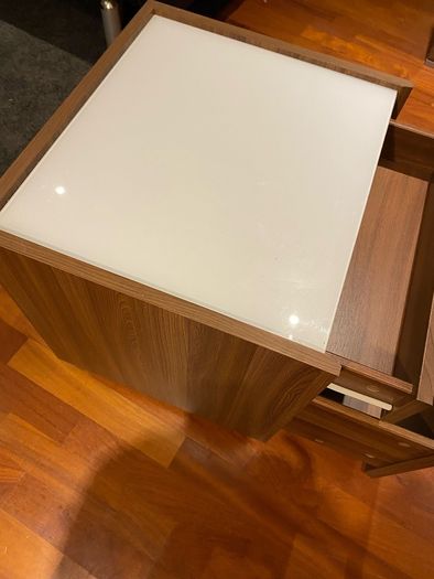 end table/ side table/ bedside table