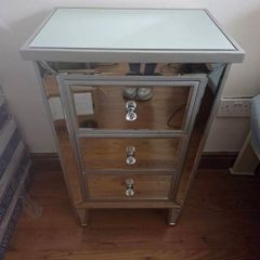 2 mirrored lockers and matching chest of drawers