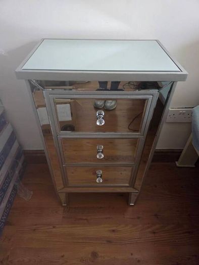 2 mirrored lockers and matching chest of drawers