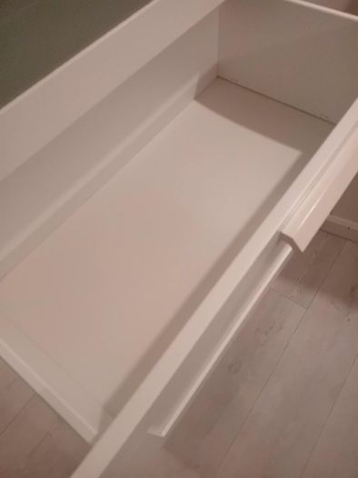 Set of chest of drawers and locker