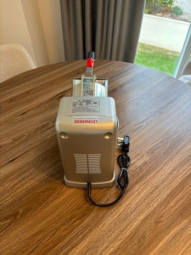 LEONEBEBE Electric Ice Crusher / Shaved Ice Machine