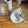 Jacuzzi bath and sinks Image 6