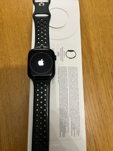 Apple Watch 8 GPS + Cellular