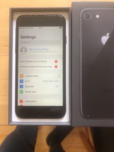 Apple IPhone 8 64gb Unlocked Boxed +accessories