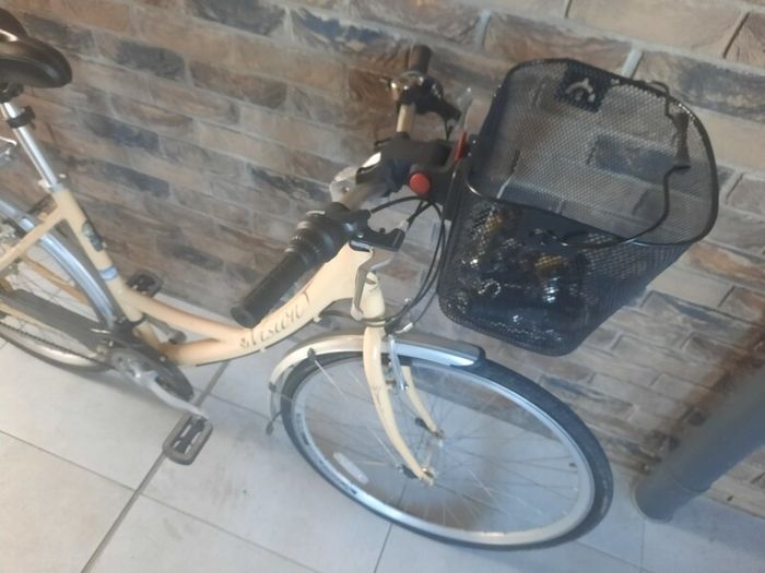 ladies city bike( can deliver)