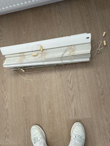 Free Venetian blinds x 2 (26x120)