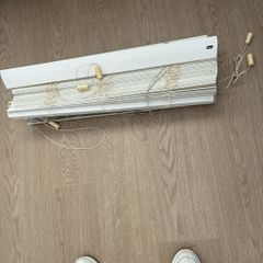 Free Venetian blinds x 2 (26x120)