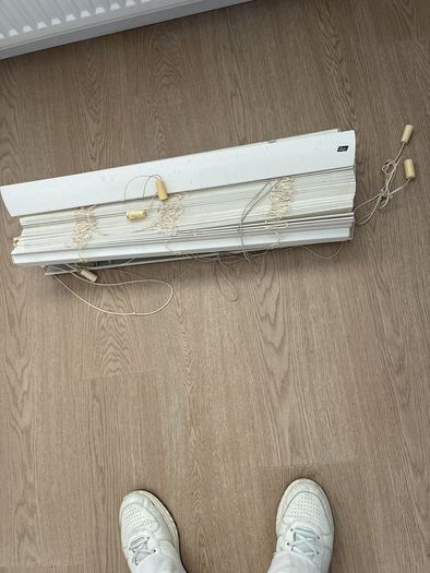 Free Venetian blinds x 2 (26x120)