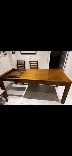 Jonathan Charles Extending Dining Table & 5 Flanagans Chairs