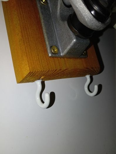 Skateboard keyholder / coat hanger