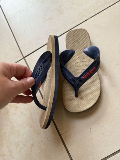 flip flops boy sandals size junior 12 or 13 Havaianians