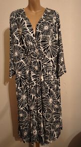BNWT : Wasabi Concept Dress. Size 26