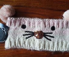 Cute hadband headwrap ear wormer accessories knit turban pom-pom eye nose and whisker detail brand new beige pink girl one size