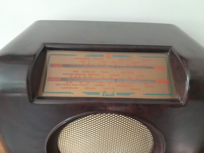 Vintage Bush DAC90A Bakelite Radio 1950