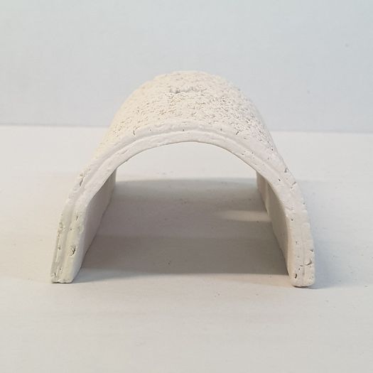Ecru ceramic tunnel with a hole for plants 10x5x4cm