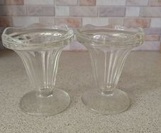 Pair of Vintage Tulip Glass Sundae / Dessert Dishes