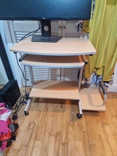 Computer Desk (FREE)