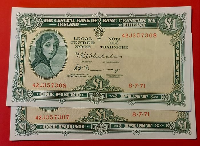 Irish 1971  2 consecutive pound banknotes in almost uncirculated condition