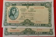 Irish 1971  2 consecutive pound banknotes in almost uncirculated condition