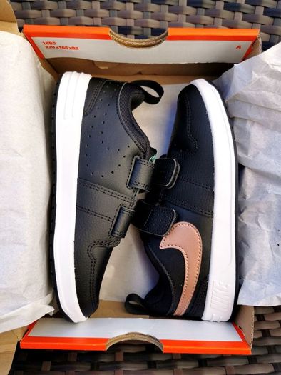 Girl's/boy's NIKE runners NEW size UK 10