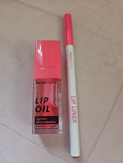 Set Lip liner and Lip oil New