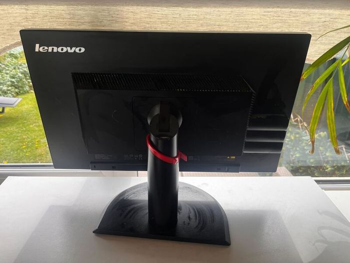 Lenovo Monitor 24"