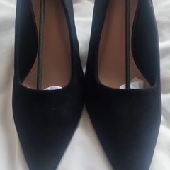 Court Shoes