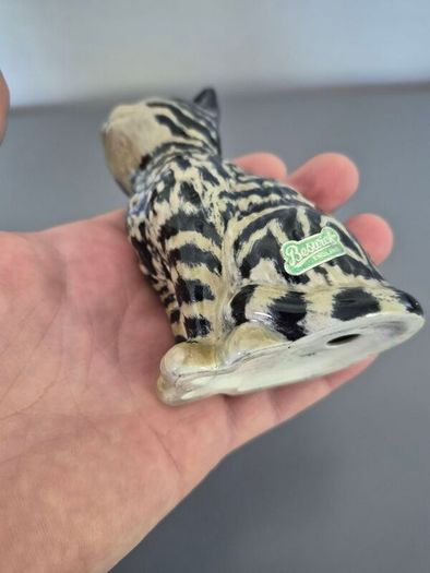 Beswick Model 1886 Persian Kitten - Seated Cat , Looking Up.