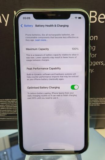 Apple iPhone 11 64GB Green, Unlocked 100% Health Original