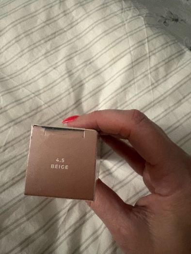 Luna by Lisa foundation shade beige 4.5