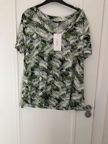 Ladies Top size 18-20 brand new