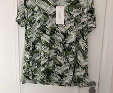 Ladies Top size 18-20 brand new