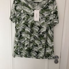Ladies Top size 18-20 brand new