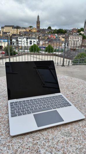 Microsoft Surface Laptop