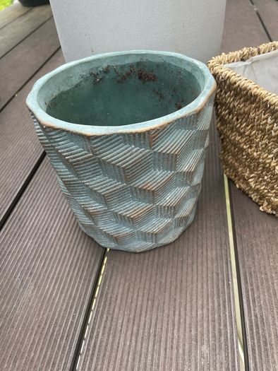4 pots