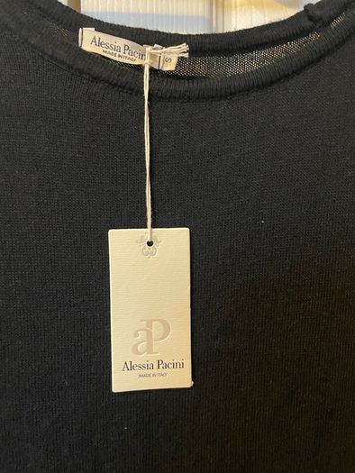 BNWT: Italian Black Top/Jumper (size s)