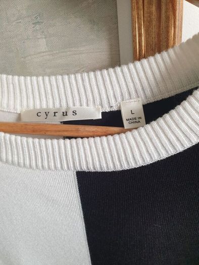 Cyrus Knitted Jumper Size Large