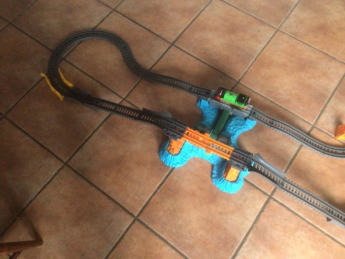 Thomas the tank engine bridge train lift