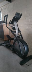 Elliptical cross trainer