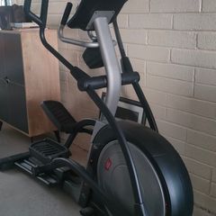 Elliptical cross trainer